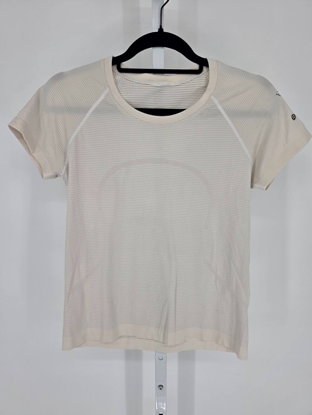 Lululemon Womens Sz 6 Swiftly Tech Short Sleeve athletic top Cream Ivory